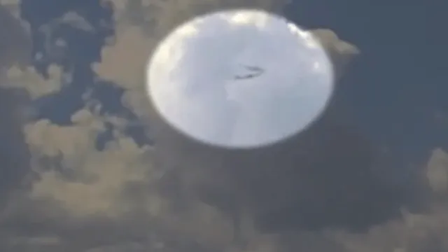 two-planes-avert-deadly-midair-collision-with-allegedly-700-feet-of-distance-between-them-viral-video-triggers-unrest